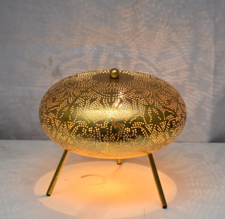 orientalische Tischlampe im Ufo-Design, jetzt neu in der Kollektion und in verschiedenen Farben erhältlich! Verwandeln Sie Ihr Interieur noch heute in ein orientalisches Märchen und entscheiden Sie sich für stimmungsvolle orientalische Lampen.